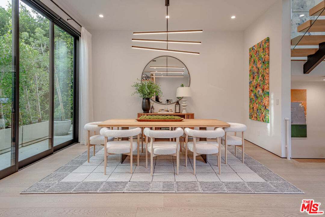 116 S Gretna Green Way