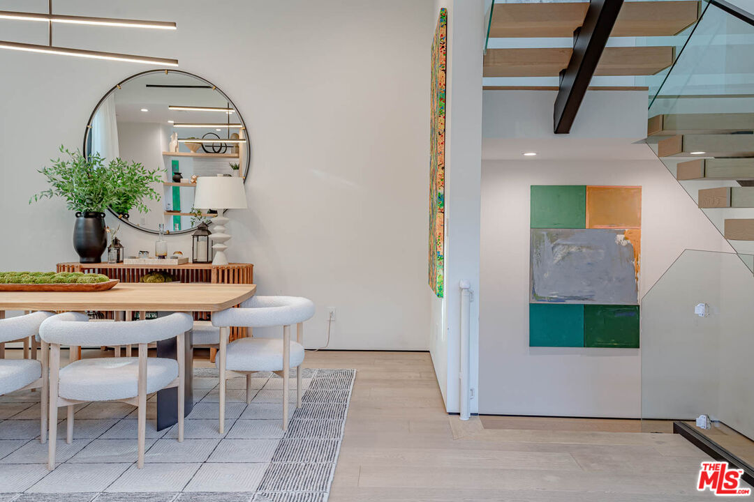 116 S Gretna Green Way