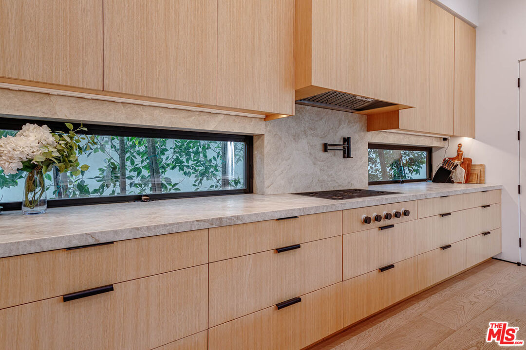 116 S Gretna Green Way