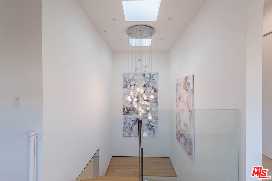 116 S Gretna Green Way