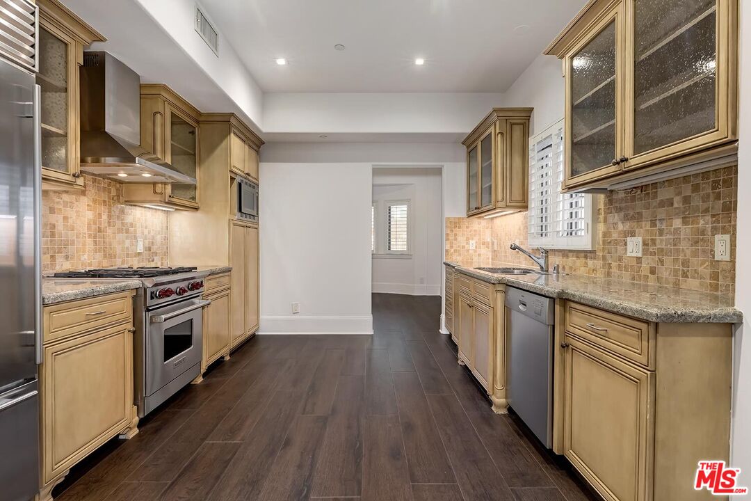 133 S Spalding Dr Unit: 201