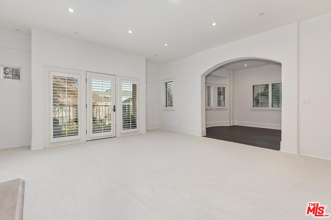 133 S Spalding Dr Unit: 201