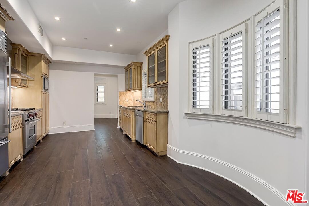 133 S Spalding Dr Unit: 201