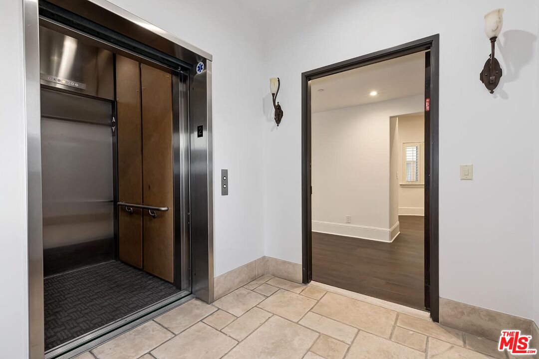 133 S Spalding Dr Unit: 201