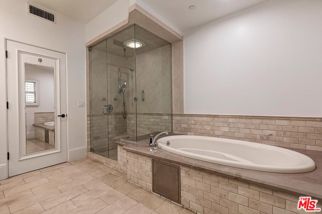 133 S Spalding Dr Unit: 201