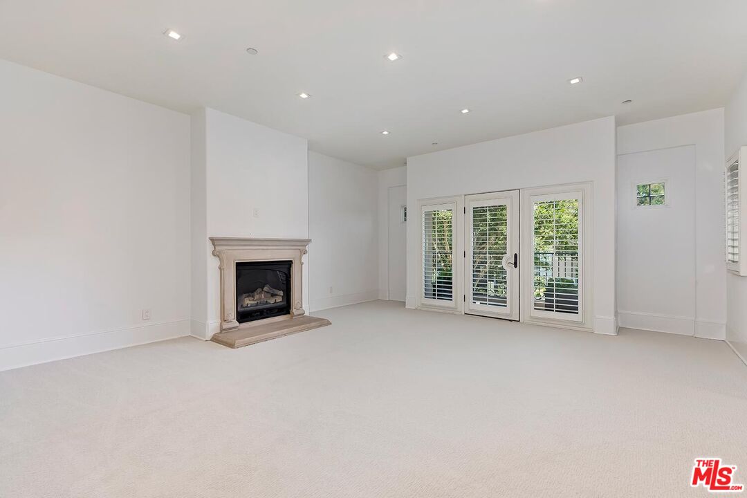 133 S Spalding Dr Unit: 201