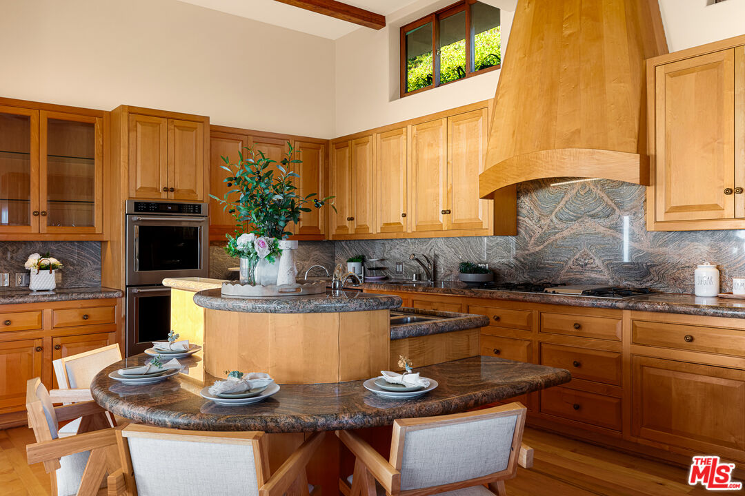 4240 Avenida De La Encinal