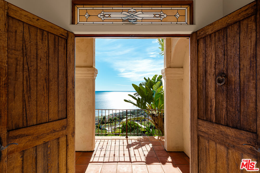 4240 Avenida De La Encinal