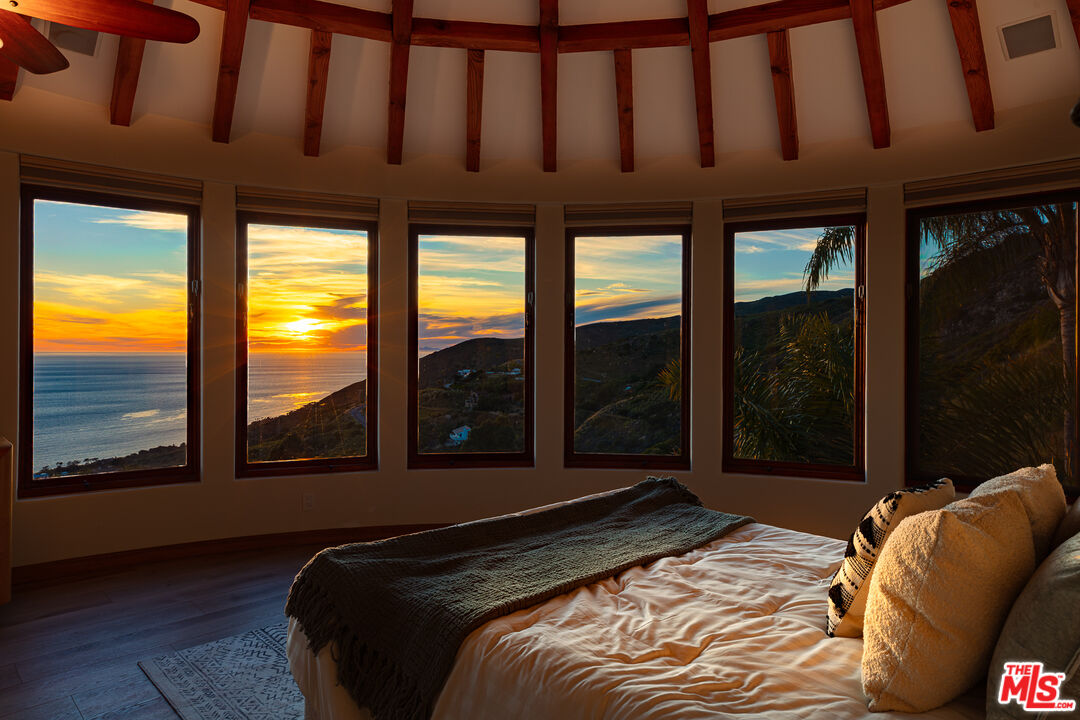 4240 Avenida De La Encinal