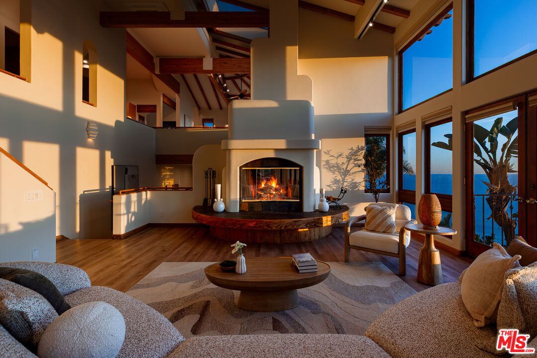 4240 Avenida De La Encinal