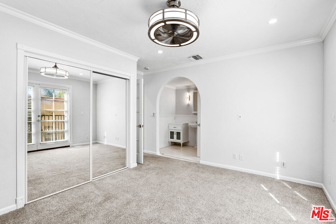 916 N Alfred St Unit: 6