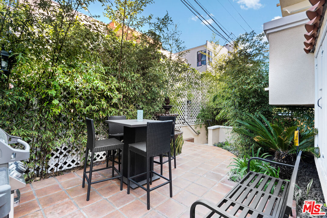 916 N Alfred St Unit: 6