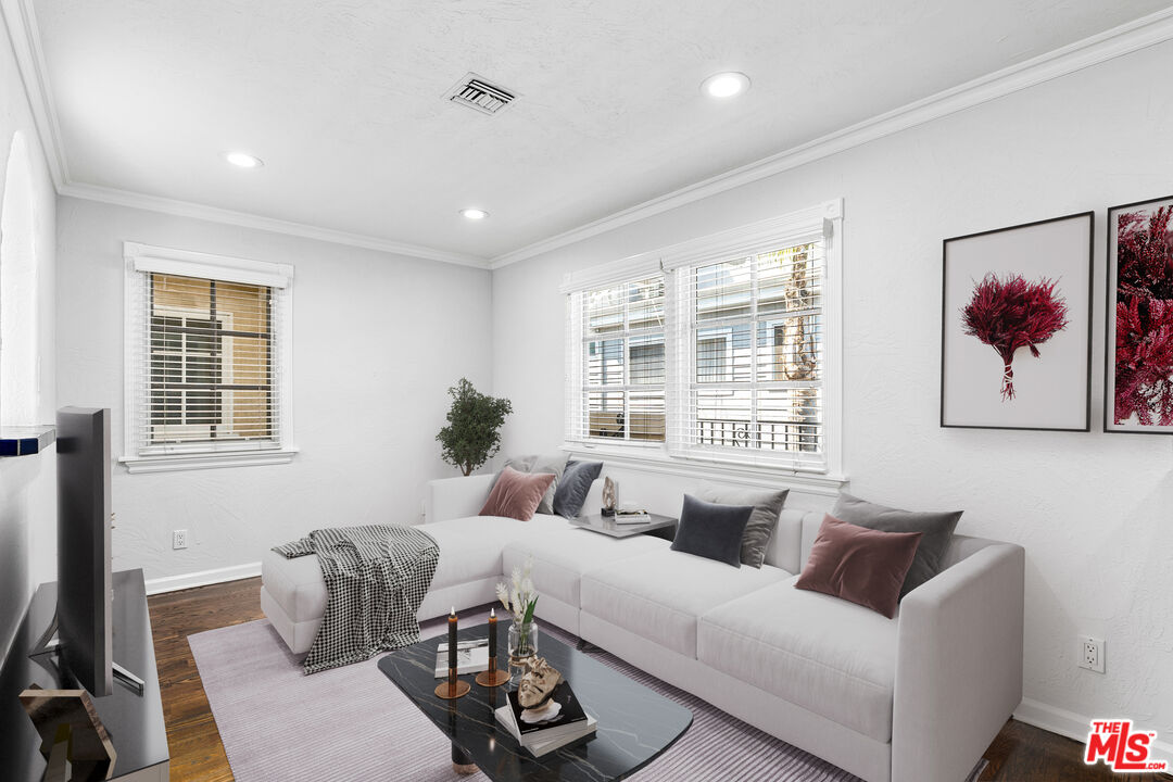 916 N Alfred St Unit: 6