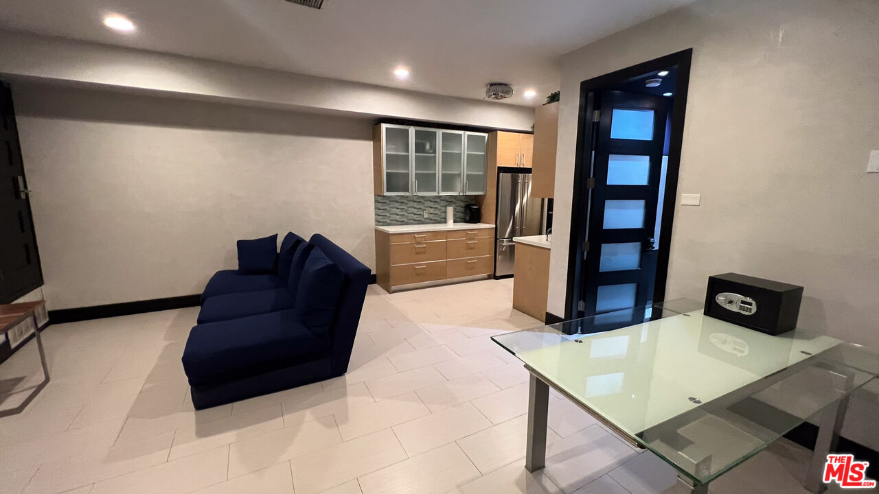 6425 Weidlake Dr Unit: Guesthouse