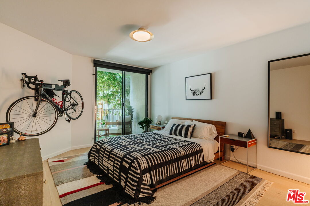 1230 N Sweetzer Ave Unit: 204