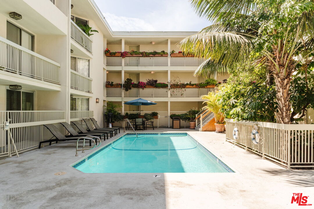 1230 N Sweetzer Ave Unit: 204
