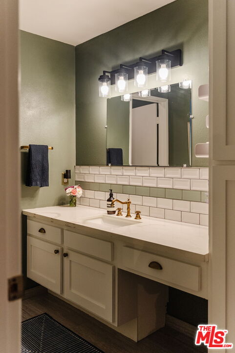 1230 N Sweetzer Ave Unit: 204