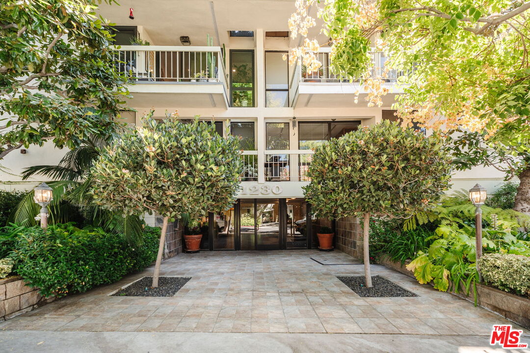 1230 N Sweetzer Ave Unit: 204