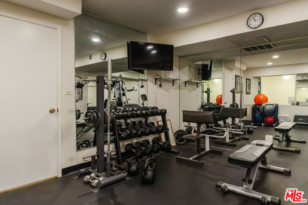1230 N Sweetzer Ave Unit: 204