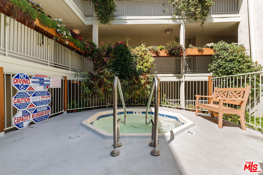 1230 N Sweetzer Ave Unit: 204