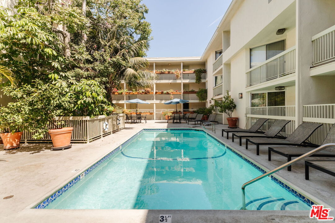 1230 N Sweetzer Ave Unit: 204