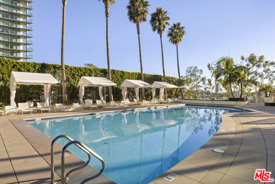 13700 Marina Pointe Dr Unit: 314