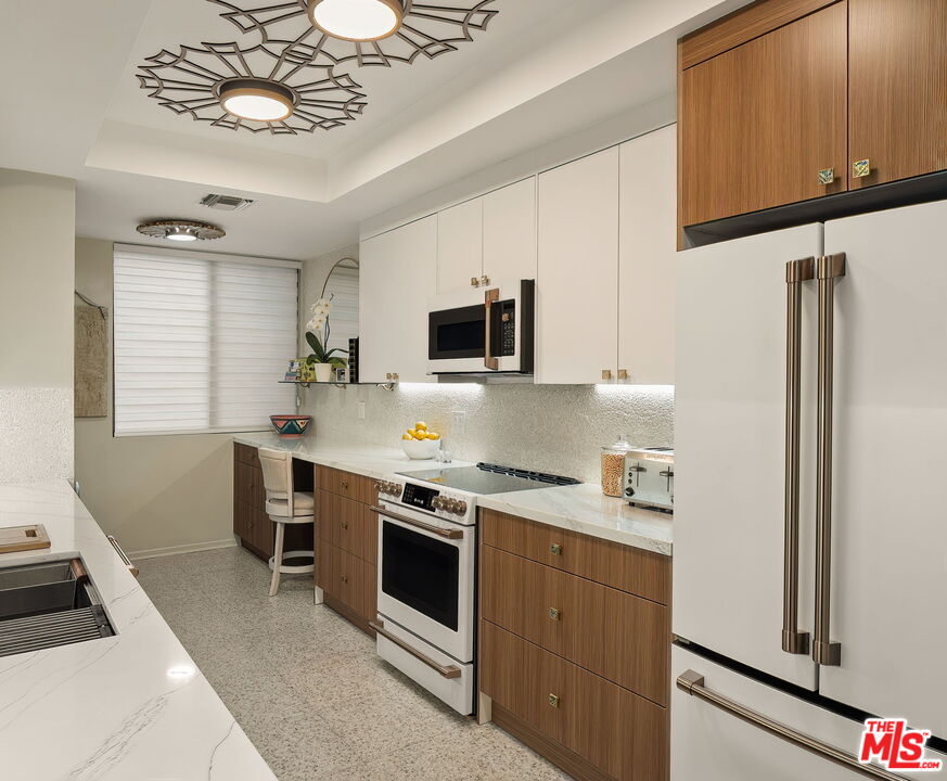 141 S Linden Dr Unit: 204