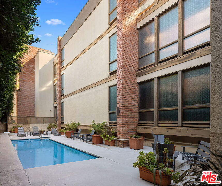 141 S Linden Dr Unit: 204