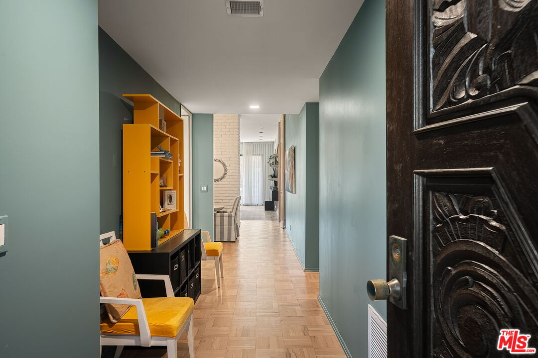 141 S Linden Dr Unit: 204