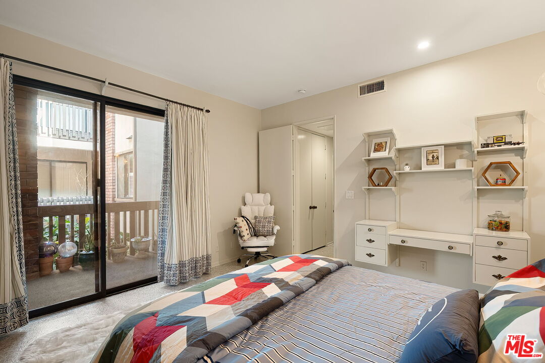 141 S Linden Dr Unit: 204