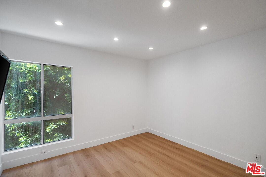 4807 Woodley Ave Unit: 309