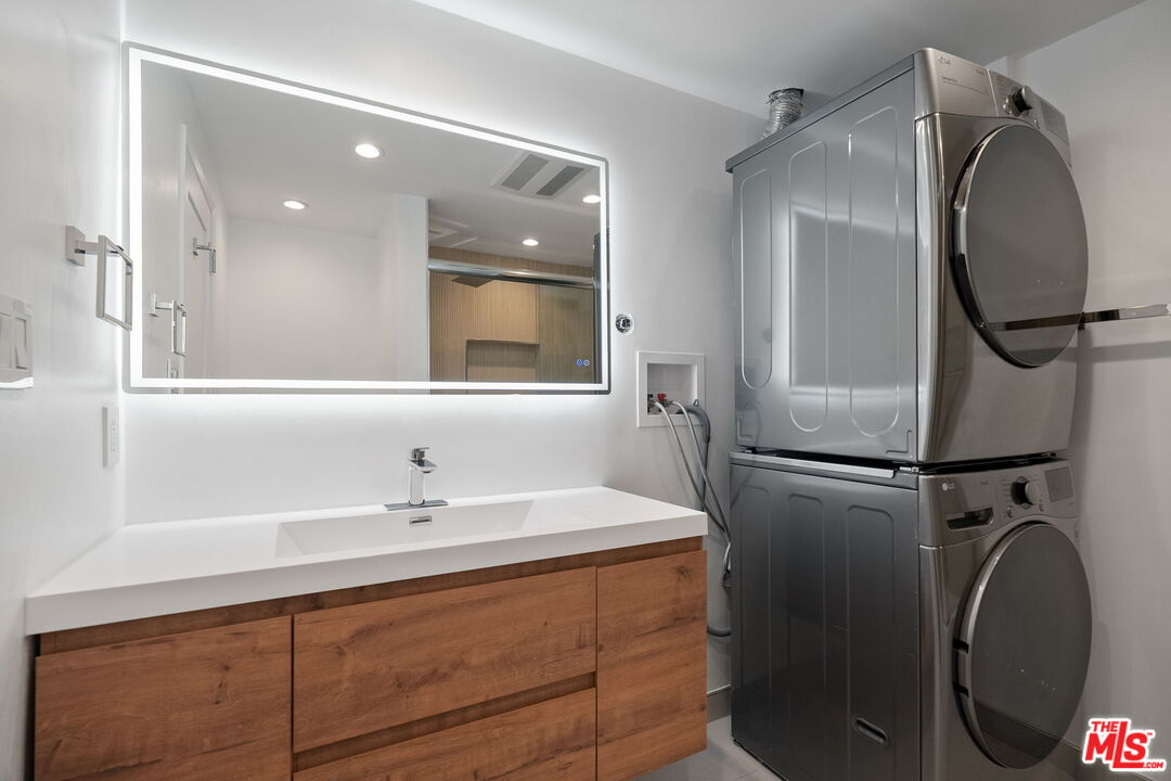 4807 Woodley Ave Unit: 309