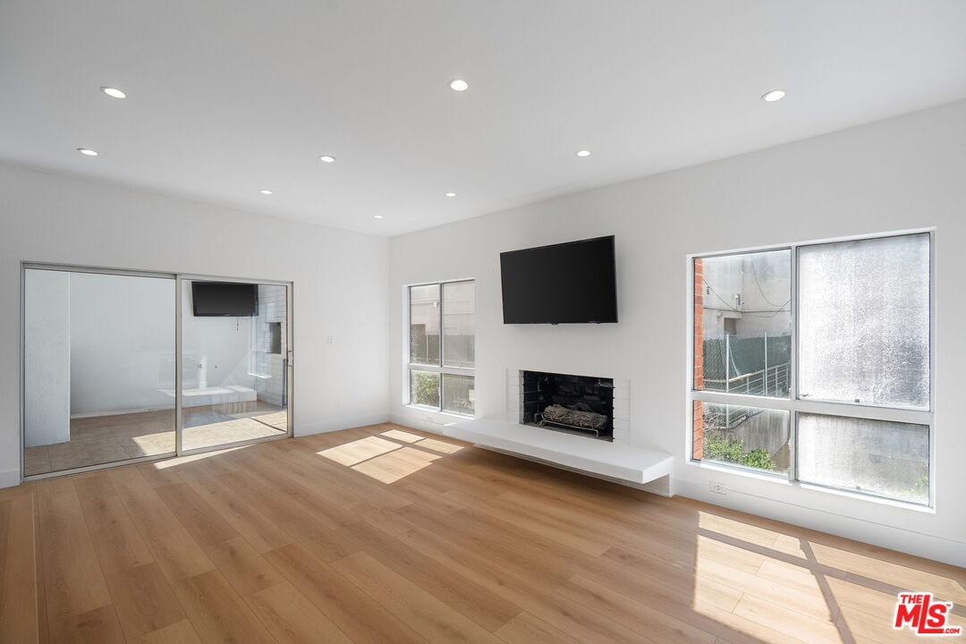 4807 Woodley Ave Unit: 309