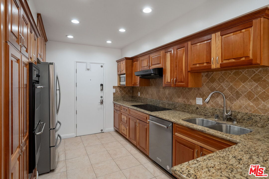 4807 Woodley Ave Unit: 309