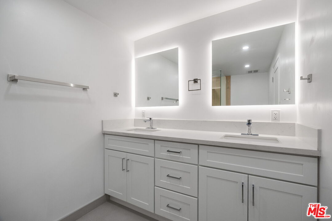 4807 Woodley Ave Unit: 309