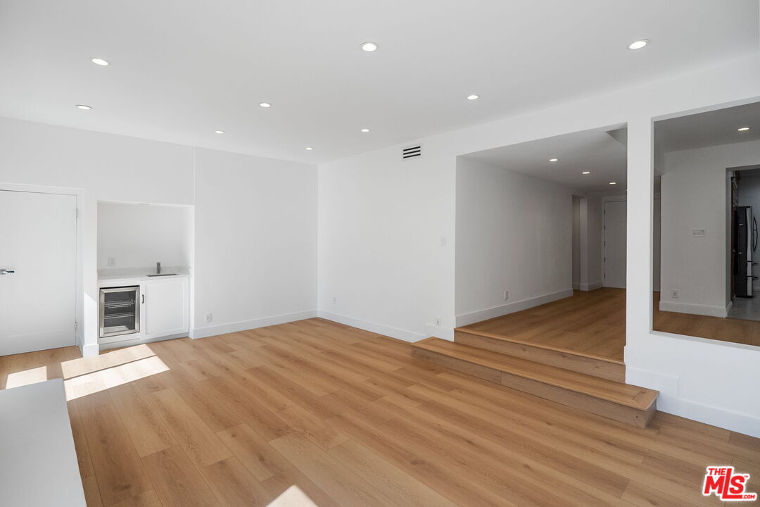 4807 Woodley Ave Unit: 309