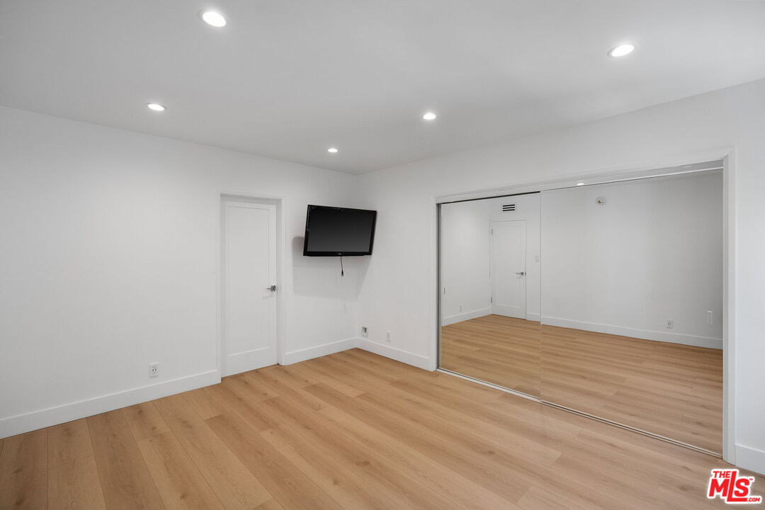 4807 Woodley Ave Unit: 309