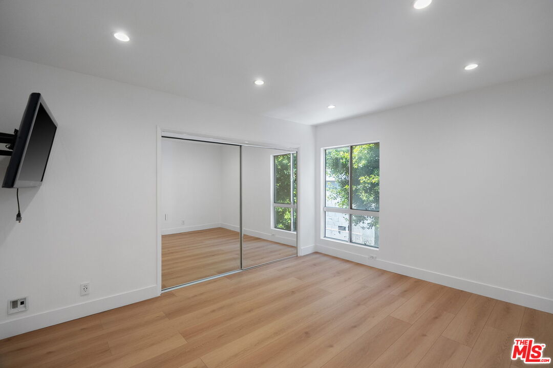 4807 Woodley Ave Unit: 309
