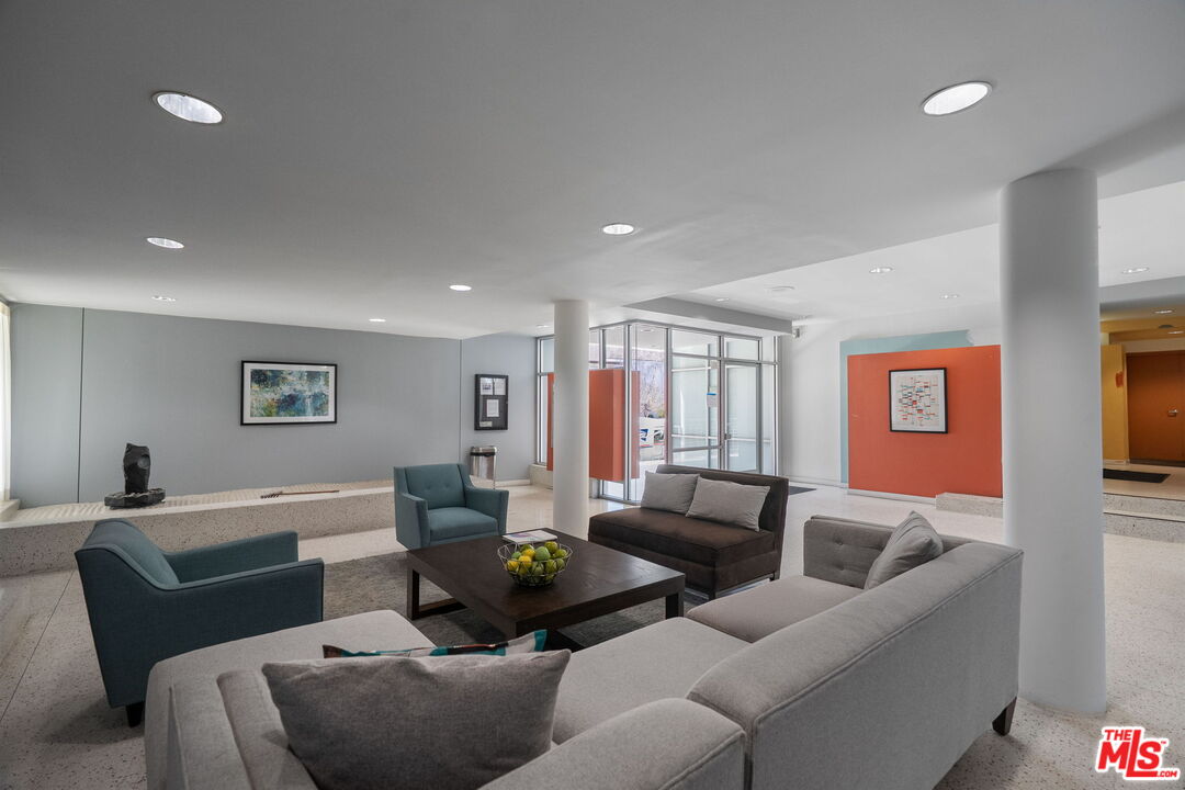 4807 Woodley Ave Unit: 309