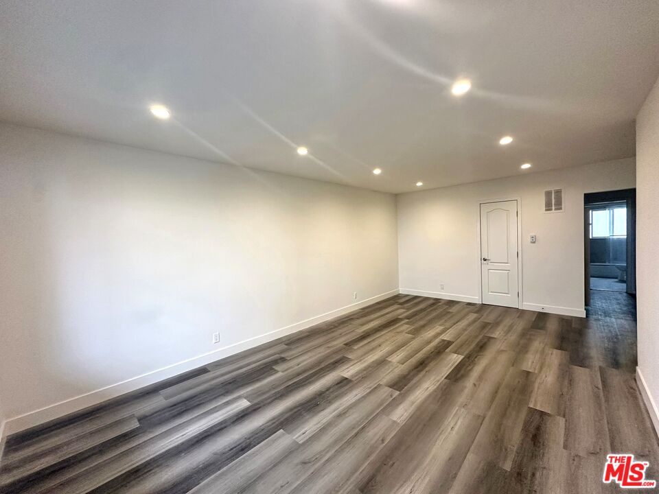 1000 N Orange Grove Ave Unit: 9