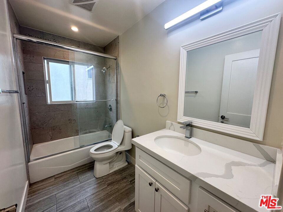 1000 N Orange Grove Ave Unit: 9