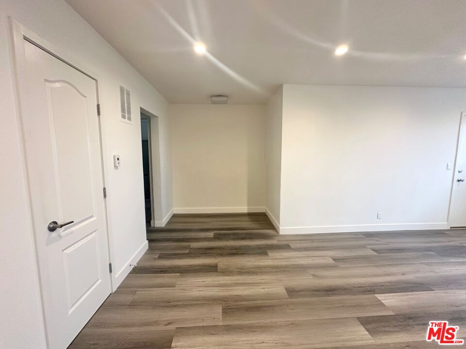 1000 N Orange Grove Ave Unit: 9