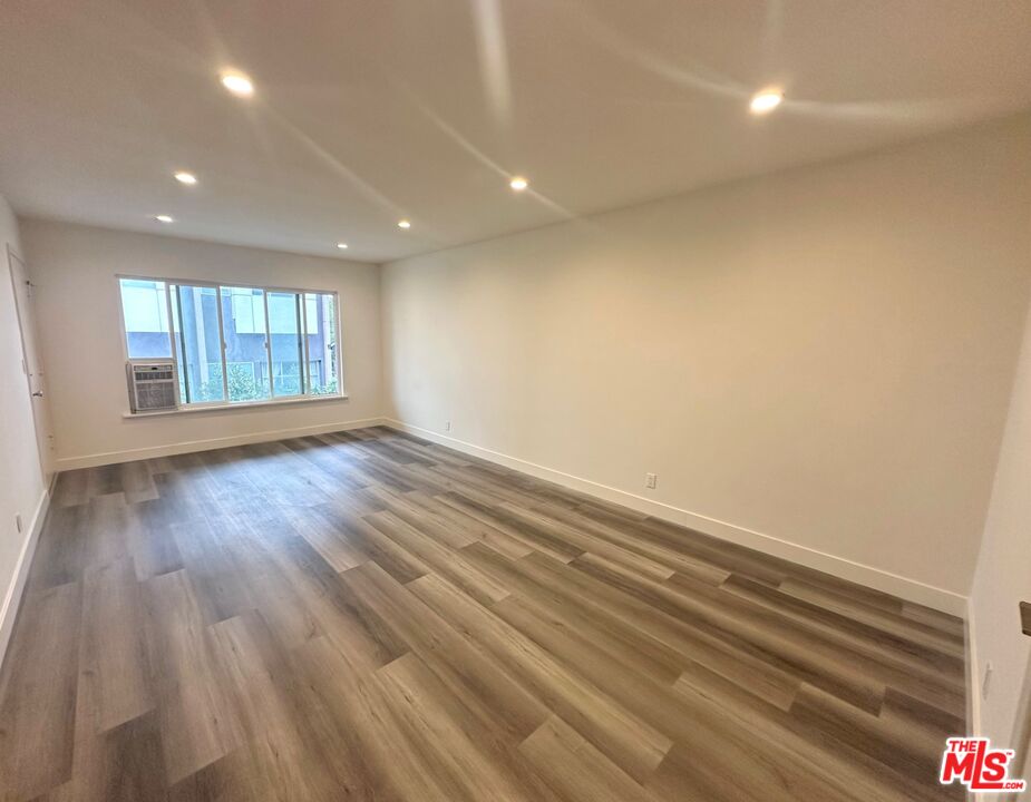 1000 N Orange Grove Ave Unit: 9