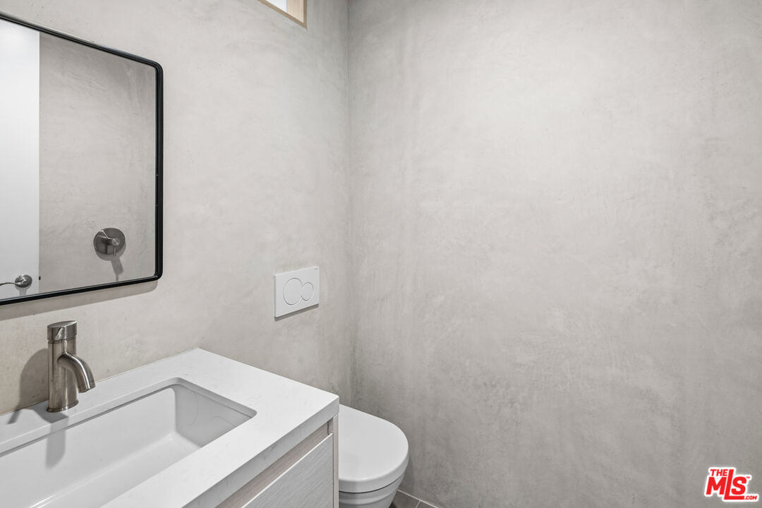 930 California Ave Unit: 301