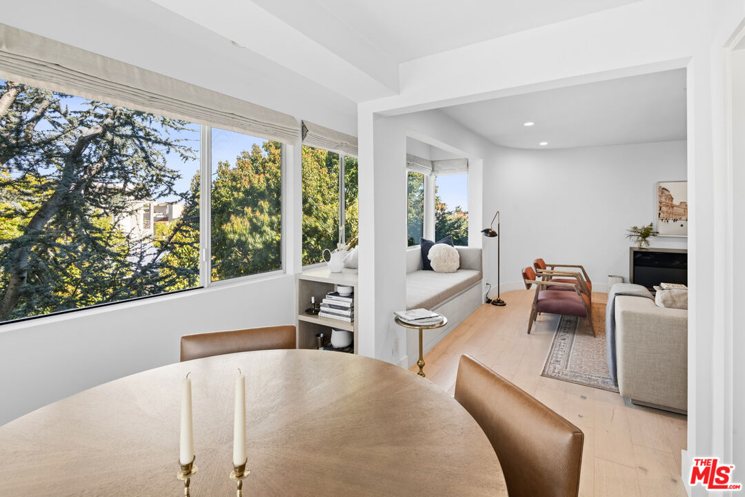 930 California Ave Unit: 301