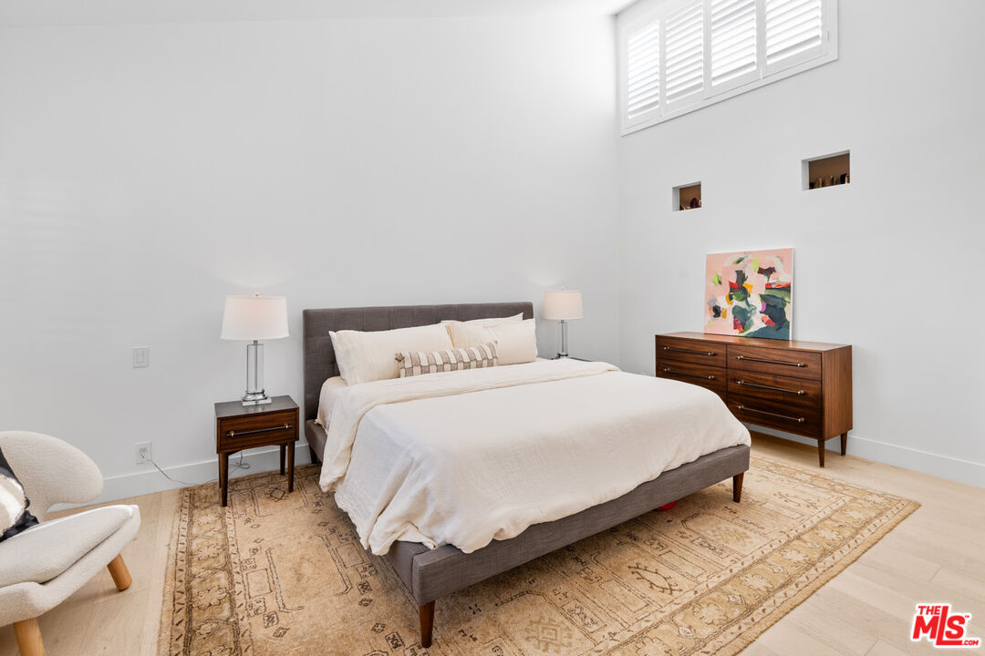 930 California Ave Unit: 301