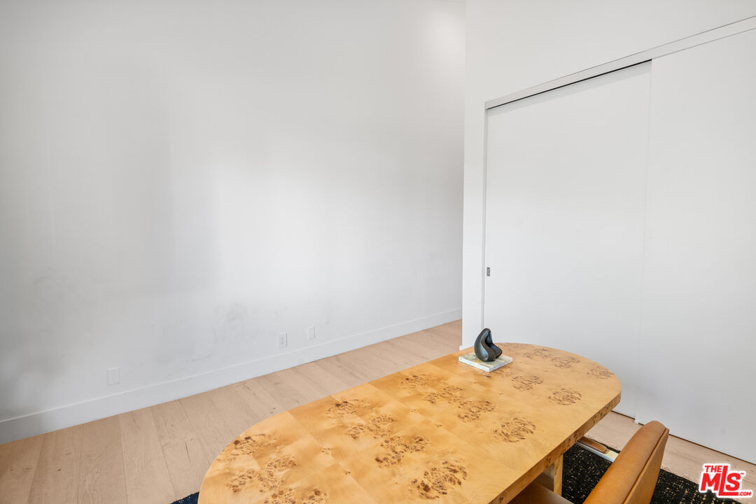930 California Ave Unit: 301