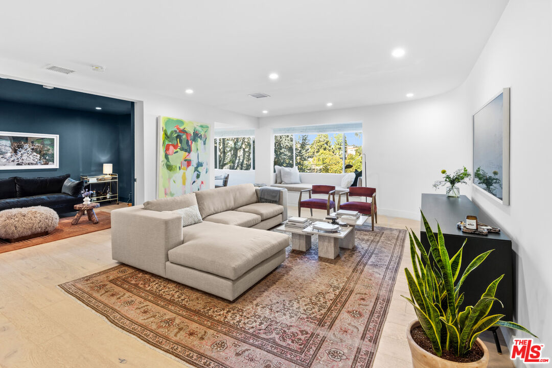 930 California Ave Unit: 301