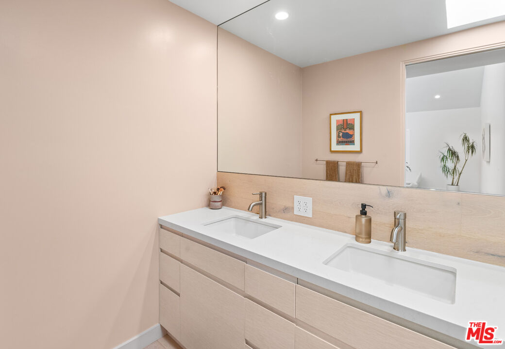 930 California Ave Unit: 301