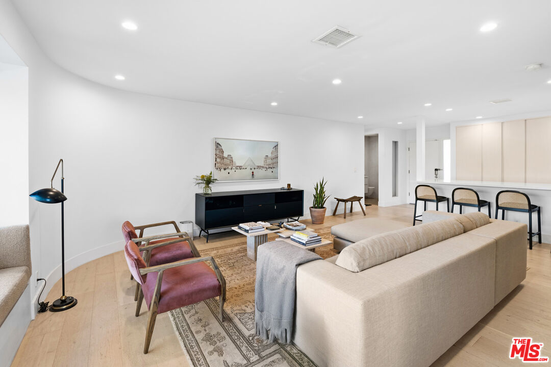 930 California Ave Unit: 301